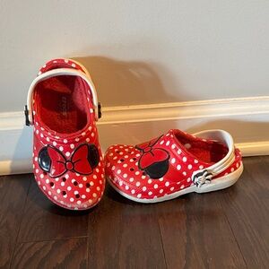 Minnie Mouse lined crocs